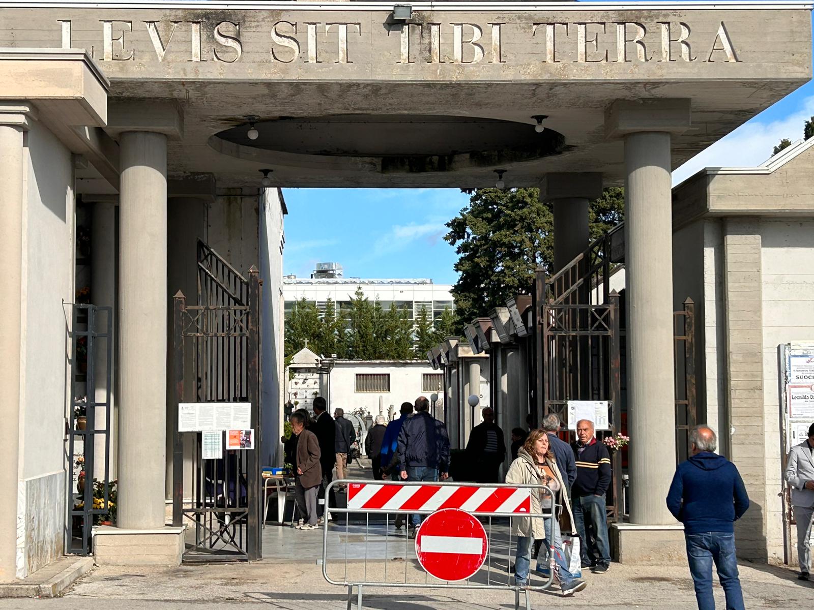 Orario continuato per tutto agosto al Cimitero