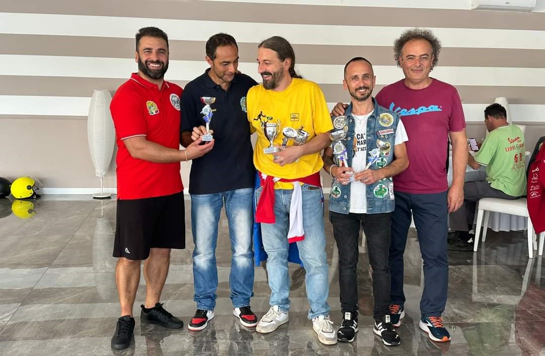 Il Vespa Club Leoni Rossi premiato a Pontedera