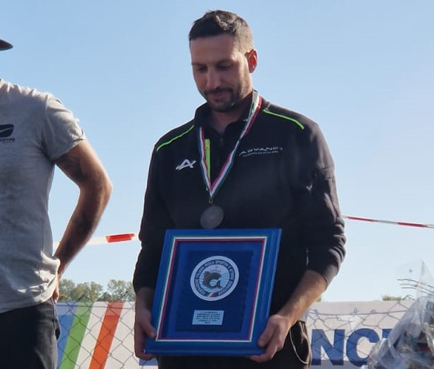 Un grottese sul podio del Campionato italiano di pesca sportiva. Congratulazioni a Gianfranco De Maino