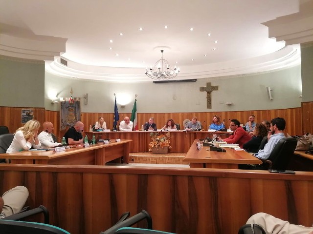 Convocata una nuova seduta del Consiglio comunale: dodici i punti all'ordine del giorno