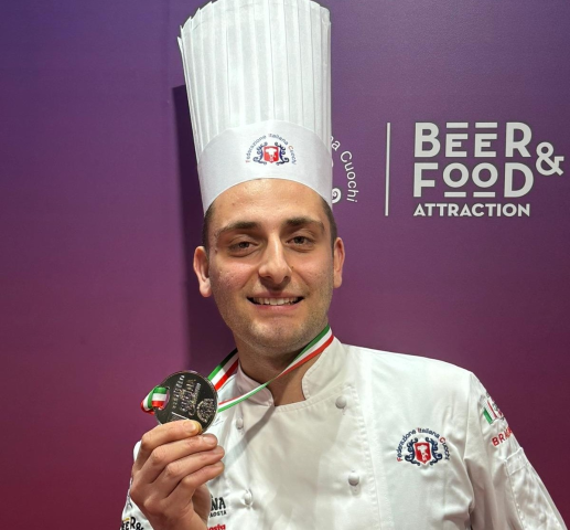 È grottese l'Argento ai Campionati di Cucina Italiana: congratulazioni allo chef Roberto Leone.